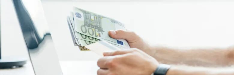 Czy warto inwestować w euro? Odkryj ryzyka i korzyści tej decyzji